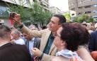 Sánchez se hizo decenas de selfis y firmó su libro