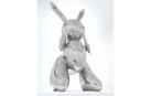 Fotografía cedida por la casa de subastas Christie's donde se muestra "Rabbit", un llamativo conejo metálico del estadounidense Jeff Koons.