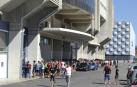 M&aacute;s de 200 personas, en la apertura de las taquillas de El Sadar
