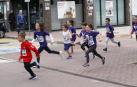 Un millar de corredores, 250 niños y 750 mayores, han participado en la carrera.