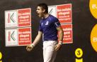 Iker Irribarria celebra uno de los tantos ayer en el Municipal de Bergara, fue el mejor del cuarteto.