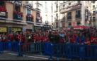 Aficionados rojillos en la Plaza Consitorial