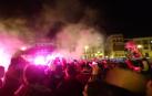 La afición y los jugadores de Osasuna celebran el ascenso a Primera División en la Plaza del Castillo de Pamplona.