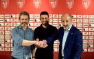 Aritz Aduriz renueva por una temporada con el Athletic