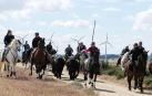 El sábado 18 de mayo se celebró en Caparroso un día dedicado a los usos y costumbres de antaño. Por la mañana, un encierro trashumante y una degustación de espárragos fueron los actos principales. Tras la comida y el concurso de menestras, la tarde dio paso a diferentes actividades, como concierto, teatro, magia o danzas.