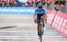 Carapaz (Movistar) se impone en Courmayer y se enfunda la maglia rosa