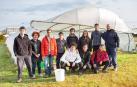 Estudiantes de la UPNA cultivan hortalizas para el comedor social París 365