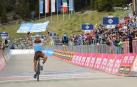 Peters gana la 17ª etapa, Carapaz refuerza el 'rosa' y Landa se acerca al podio
