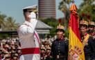 Los reyes presiden en Sevilla un desfile de las Fuerzas Armadas multitudinario
