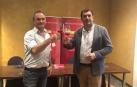 Juanma Intxaurrandieta, gerente de INTIA, y David Palacios, Presidente de la D.O. Navarra, brindan con un rosado de Navarra.