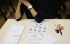 Una montaña de 19.927 exámenes para un equipo de 144 correctores