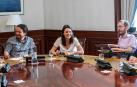 El secretario general de Podemos, Pablo Iglesias (i), el aún secretario de Organización de Podemos, Pablo Echenique (d), y la 'número dos' del partido, Irene Montero (c) durante la reunión de la mesa política Confederal para las negociaciones de Gobierno, este viernes en Madrid.