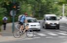Los ciclistas deberán circular por el centro de la calzada.