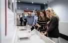 Visitantes de la exposición 'Salvados de la quema: procesos judiciales como testimonio de una época'.