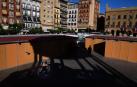 Martin, joven polaco de 28 años, hace pompas de jabón en la Plaza del Castillo.