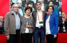 La familia de Undiano Mallenco le arropa en su homenaje.