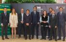 Los premiados, junto a representantes de Caja Rural y la Universidad de Navarra, durante el acto de entrega.