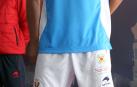 Dos equipaciones, la segunda de color azul