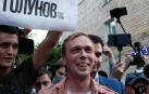 Rusia libera a un periodista detenido tras una inédita movilización social