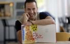 Javier Asiáin: “La poesía necesita a la gente desnuda”