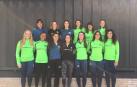 Buena parte del equipo femenino del Grupompleo Pamplona Atlético, al salir hacia Zaragoza.