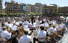La Banda de Garrapinillos (Zaragoza) actuó ayer al mediodía en la Plaza del Castillo.