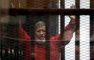 Mohamed Mursi, en una comparecencia ante el tribunal en 2015.