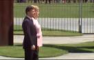 La canciller alemana, Angela Merkel, temblorosa en su encuentro con el presidente ucraniano