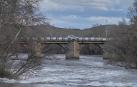 Un vehículo con varias personas cae al río Ebro en Lodosa