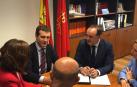 Casado (PP) y Esparza (UPN), reunidos en el Parlamento de Navarra