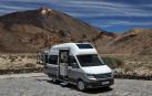 Una furgoneta XXL de tipo camper basada en la VW Crafter. Mide seis metros de longitud y llega al mercado con comodidades novedosas como un cuarto de baño con ducha, además de cocina.