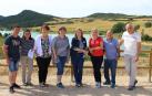 La consejera Elizalde con algunas de las autoridades responsables del proyecto en la apertura de la Bahía de Úgar, en el embalse de Alloz.