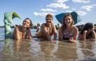 Nueva York inaugura el verano con un extravagante 'desfile de sirenas'