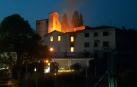 Declarado un incendio en la antigua harinera de Huarte