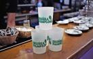 Los hosteleros de Pamplona piden mejoras en el sistema de vasos reutilizables