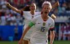 Rapinoe celebra uno de los goles contra España.