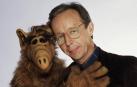 Max Wright, junto al televisivo extraterrestre Alf.