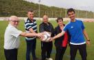 Fotos de los equipos de fútbol y futbito en el C.D. Aoiz en cuyas diez categorías han jugado esta temporada 162 jugadores
