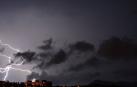 Un rayo de tormenta revolucionó la noche del lunes 1 de julio Pamplona y la Comarca por la espectacularidad de la imagen y el fuerte sonido producido.