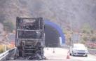 Continúa por segundo día el corte parcial de la A-7 donde ardió un camión de sandías