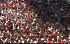 Ikurriñas y pancartas en el chupinazo de los Sanfermines 2019