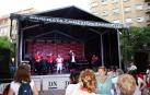 Las verbenas de la Plaza de la Cruz convirtieron cada tarde a este céntrico escenario pamplonés en uno de los puntos de referencia de la fiesta. Las distintas orquestas contratadas y la actuación del mítico grupo 'Los Diablos' el día 12 permitieron que la diversión bailando estuviera asegurada.