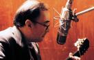 Fotografía de archivo del compositor brasileño Joao Gilberto.
