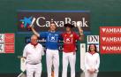 Jokin Altuna, con la txapela, y Artola, en el podium.
