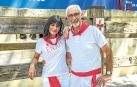Elena S. Sánchez y Javier Solano, presentadores de 'Vive San Fermín'.