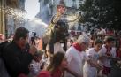 El toro que ilumina la noche en San Fermín