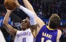 Russell Westbrook, frente a Pau Gasol en 2014.