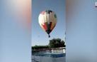 Un globo aterriza por sorpresa en las piscinas de Mutilva