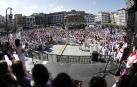 Miles de personas han protestado en la Plaza del Castillo de Pamplona, contra la agresión sexual denunciada en la primera noche de San Fermín.