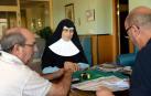 Las Hermanitas de los Ancianos Desamparados, en el Hogar Geriátrico San Francisco Javier de Tafalla, han limpiado de barro la planta baja, en una faena con más de 400 voluntarios